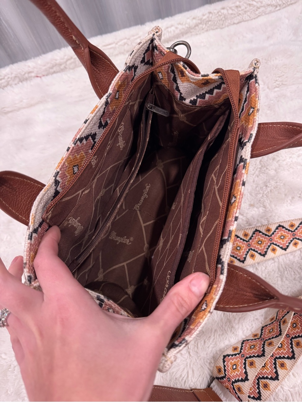 Wrangler Southwestern Crossbody Tote - Picture 7 of 7